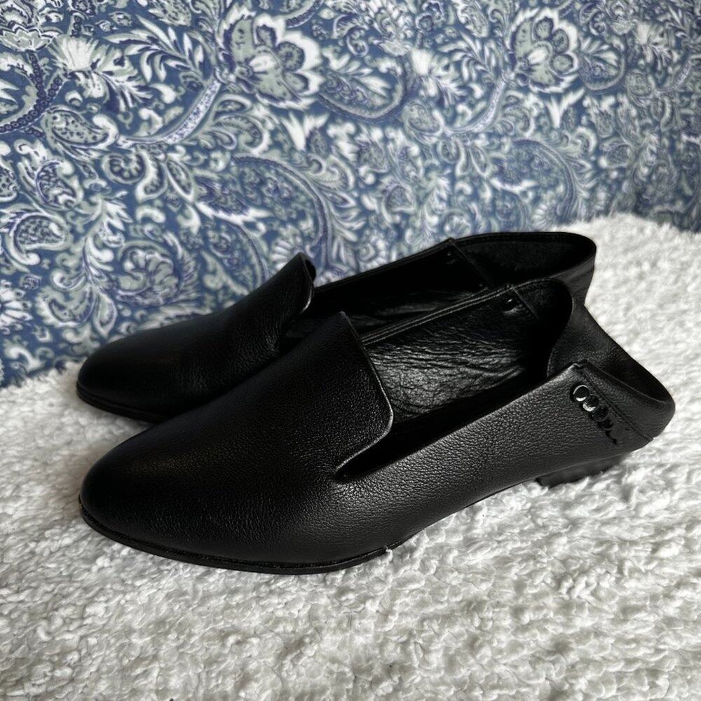 KELSI DAGGER - Pointed Leather Fold Back Loafer
